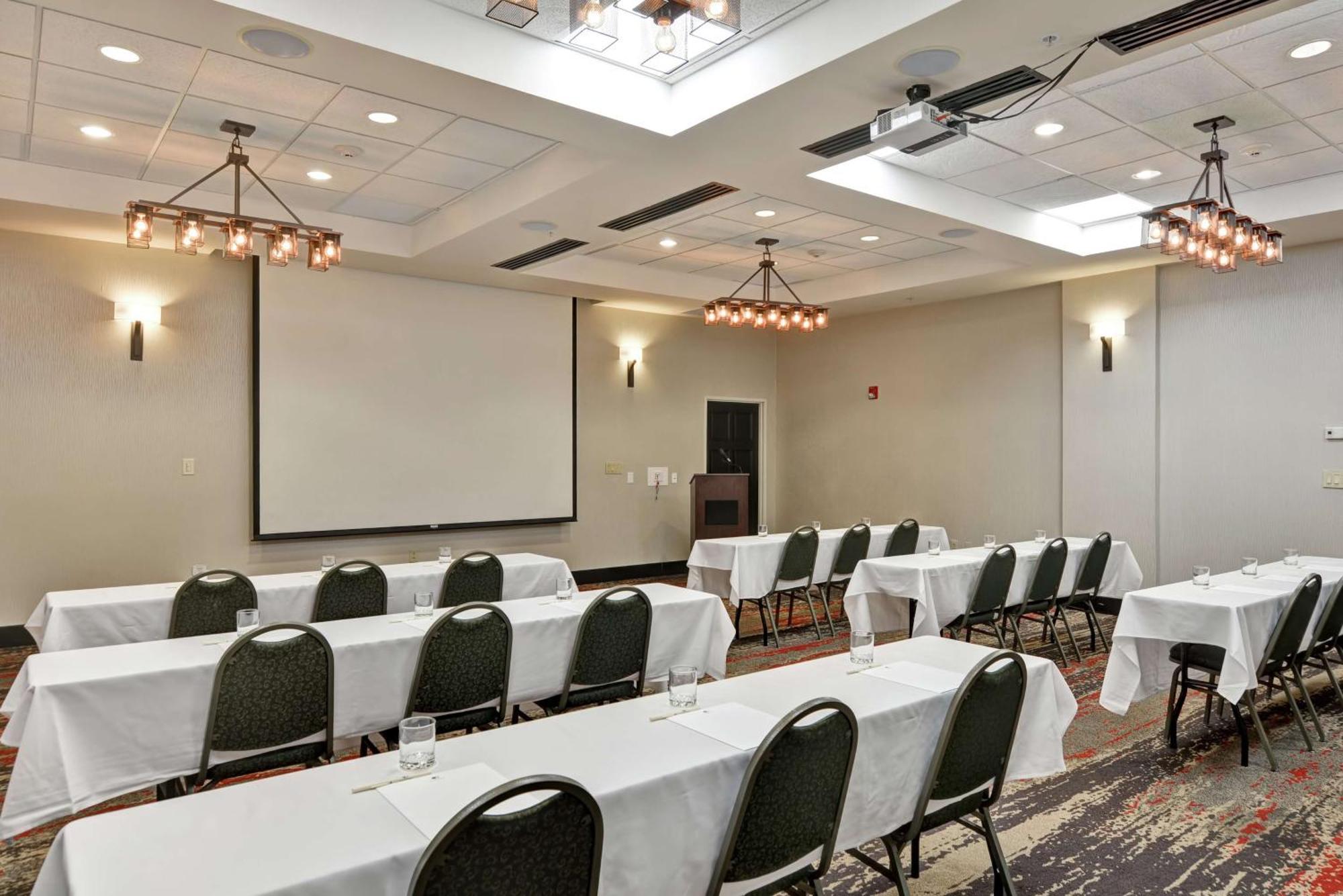 Hotel Doubletree By Hilton Hattiesburg, Ms Hattiesburg